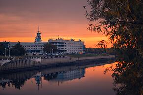 Hotel Mayak - Om Building