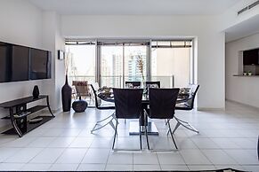 Gorgeous and Spacious 3BR With Full Marina Views!