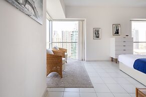 Gorgeous and Spacious 3BR With Full Marina Views!