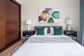 Ornate 1BR w/ Breathtaking Marina Views!