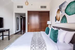 Ornate 1BR w/ Breathtaking Marina Views!
