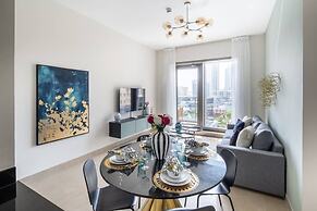 Ornate 1BR w/ Breathtaking Marina Views!