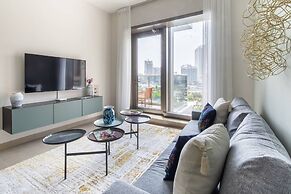 Ornate 1BR w/ Breathtaking Marina Views!