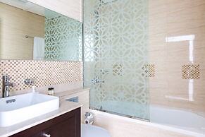Luxurious 3BR Loft W/ Study In Downtown Dubai