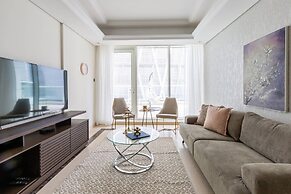 Luxurious 3BR Loft W/ Study In Downtown Dubai