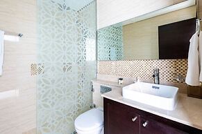 Luxurious 3BR Loft W/ Study In Downtown Dubai