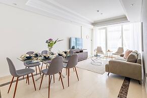 Luxurious 3BR Loft W/ Study In Downtown Dubai