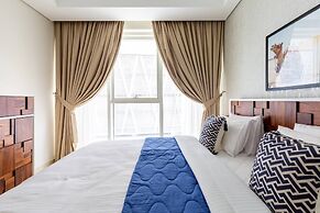 Luxurious 3BR Loft W/ Study In Downtown Dubai