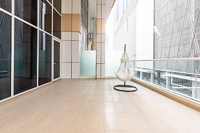 Luxurious 3BR Loft W/ Study In Downtown Dubai