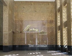 Luxurious 3BR Loft W/ Study In Downtown Dubai