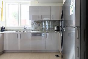 Luxurious 3BR Loft W/ Study In Downtown Dubai