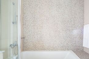 Serene Studio Apartment in Central Park Towers