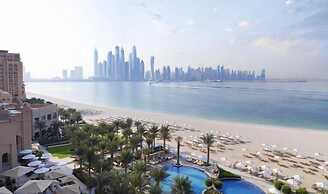 Luxury 2BR Apt Beach Club Full Sea View