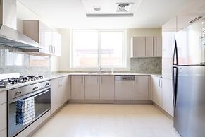 Impressive 2BR Loft W/ Study In Downtown Dubai