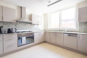 Impressive 2BR Loft W/ Study In Downtown Dubai