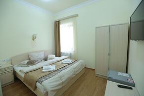 Aragats Hotel