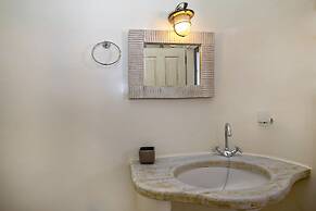 Onar Hotel and Suites
