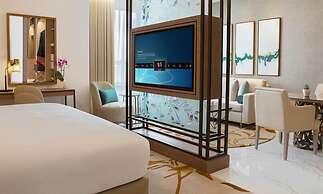 Al Jaddaf Rotana Suite Hotel