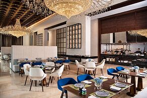 Al Jaddaf Rotana Suite Hotel