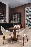 Al Jaddaf Rotana Suite Hotel