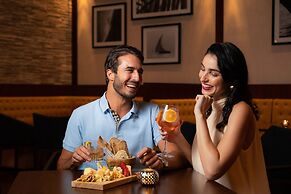 Al Jaddaf Rotana Suite Hotel