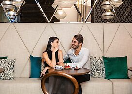 Al Jaddaf Rotana Suite Hotel