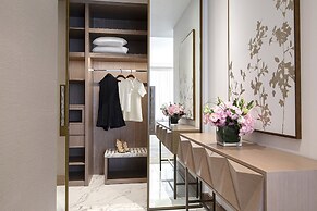 Al Jaddaf Rotana Suite Hotel