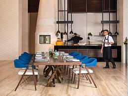 Al Jaddaf Rotana Suite Hotel