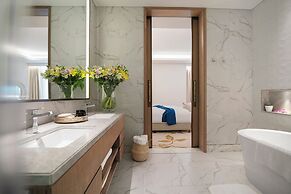 Al Jaddaf Rotana Suite Hotel