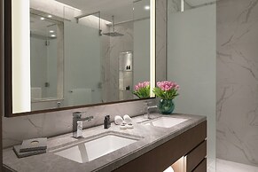 Al Jaddaf Rotana Suite Hotel