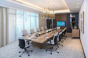 Al Jaddaf Rotana Suite Hotel