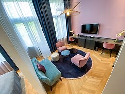 Alice Hotel