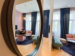 Alice Hotel