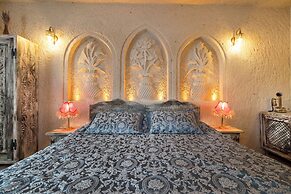 Acer Cave Hotel