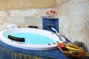 Acer Cave Hotel
