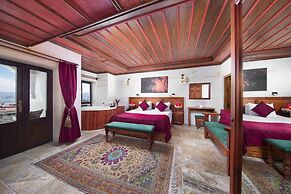 Acer Cave Hotel