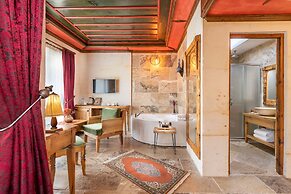 Acer Cave Hotel