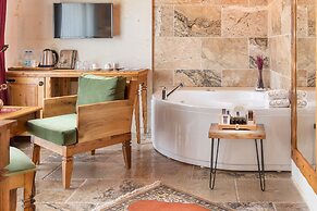 Acer Cave Hotel