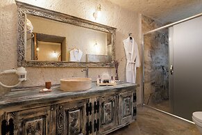 Acer Cave Hotel