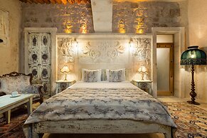 Acer Cave Hotel
