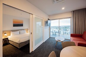 Tom's Court Hotel