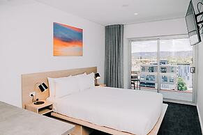 Tom's Court Hotel