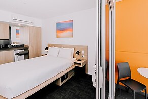 Tom's Court Hotel