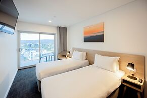 Tom's Court Hotel
