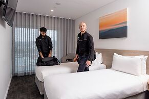 Tom's Court Hotel