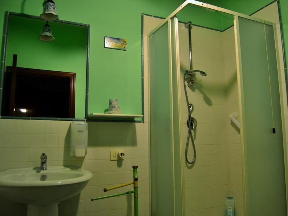 Yellow Room - B b S Elia