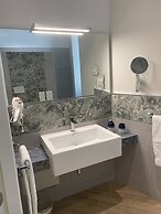 Room-exclusive Room 
