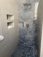 Room-exclusive Room 
