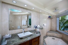 Fully Staffed, Beach Frontage Luxury Villa