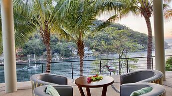 Fully Staffed, Beach Frontage Luxury Villa